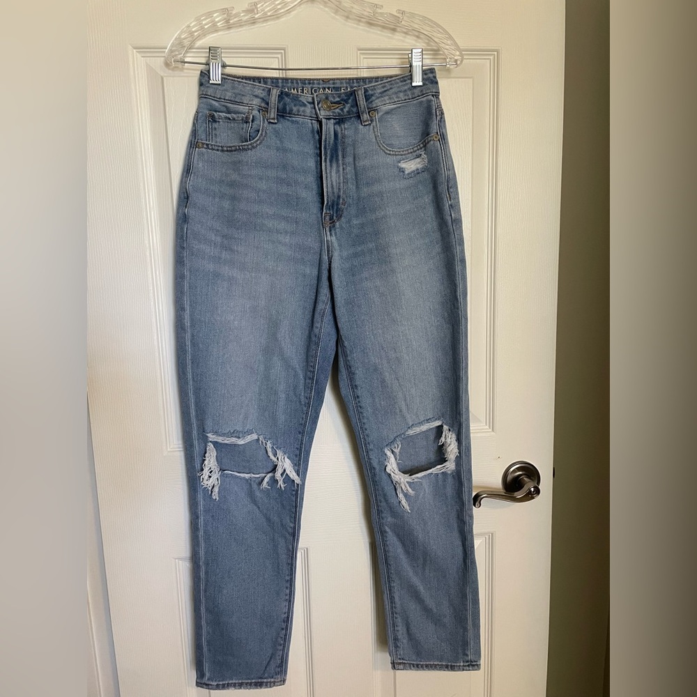 American Eagle Outfitters mom jeans